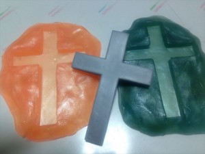 百均でコスプレ用アイテム製作（1）樹脂粘土「おゆ丸」で十字架を作ろう！_04